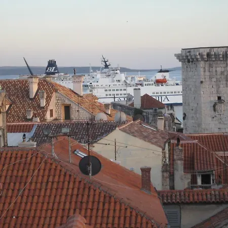 Piazza Old Town Apartman