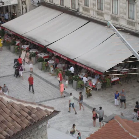 Piazza Old Town Daire