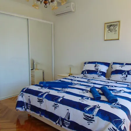 Piazza Old Town Apartman *