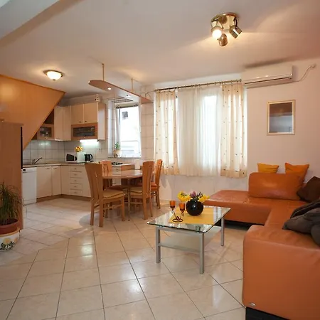 Piazza Old Town Apartment